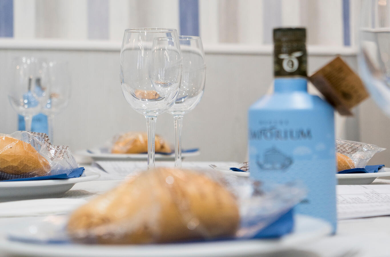 Detalle de mesa puesta