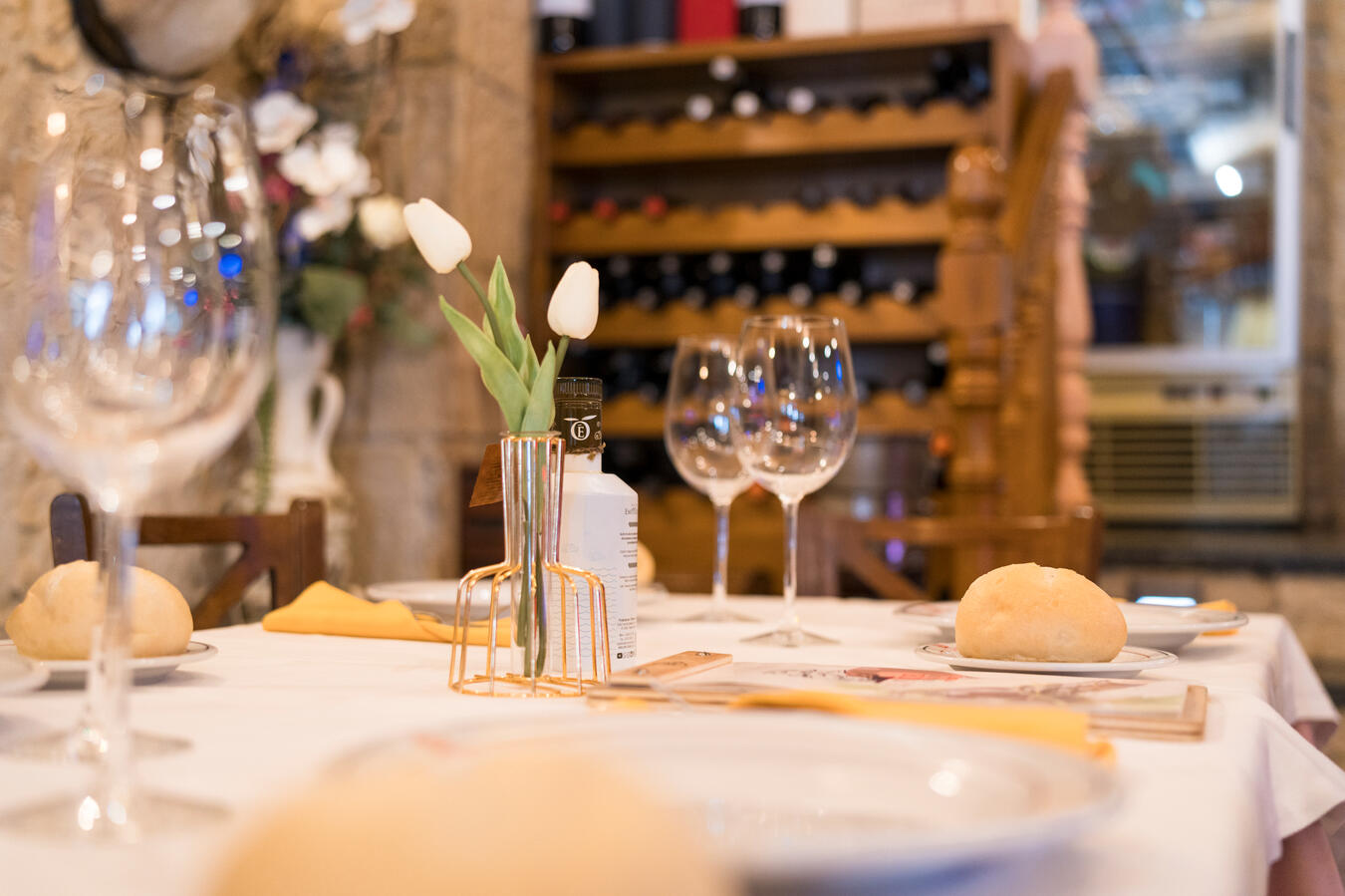 Mesa puesta en el asador El Yate